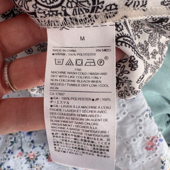 Banana Republic Black and White Paisley Sleeveless Blouse Size Medium - Picture 6 of 6